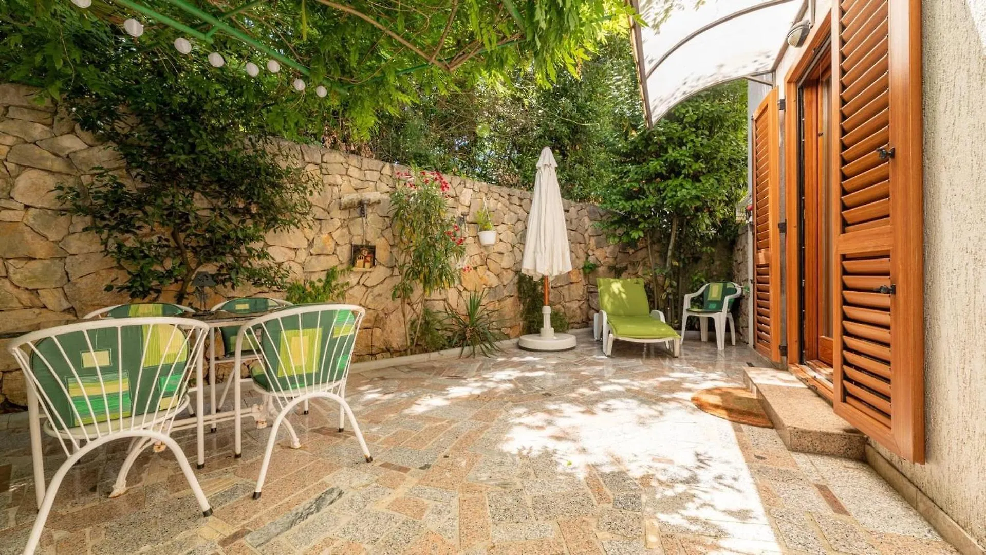 Apartments With A Parking Space Nska, Krk - 21727 Malinska
